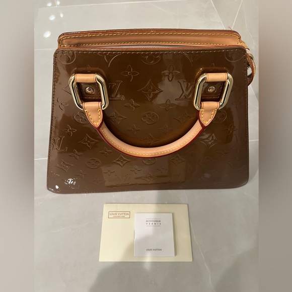 Authentic Louis Vuitton Vernis Forsyth
Bronze Hand bag - Picture 2 of 15